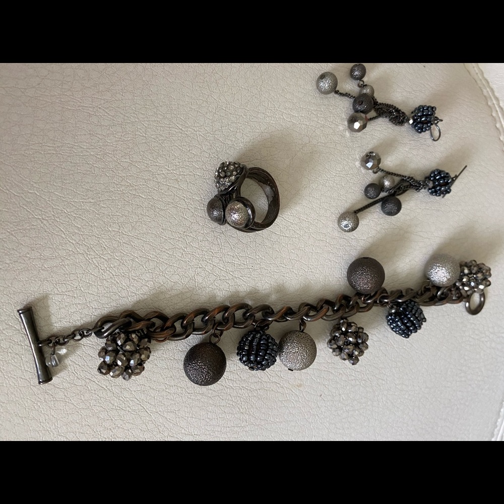 A nice Kenneth Cole jewelry set..